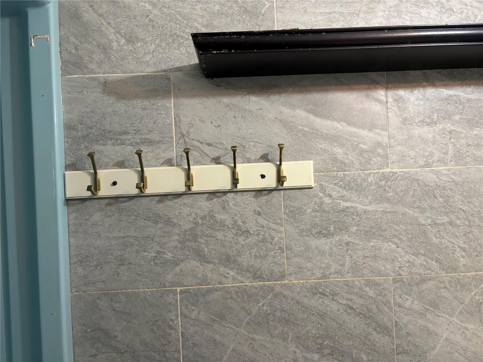 1320 LARSEN LN — photo 12