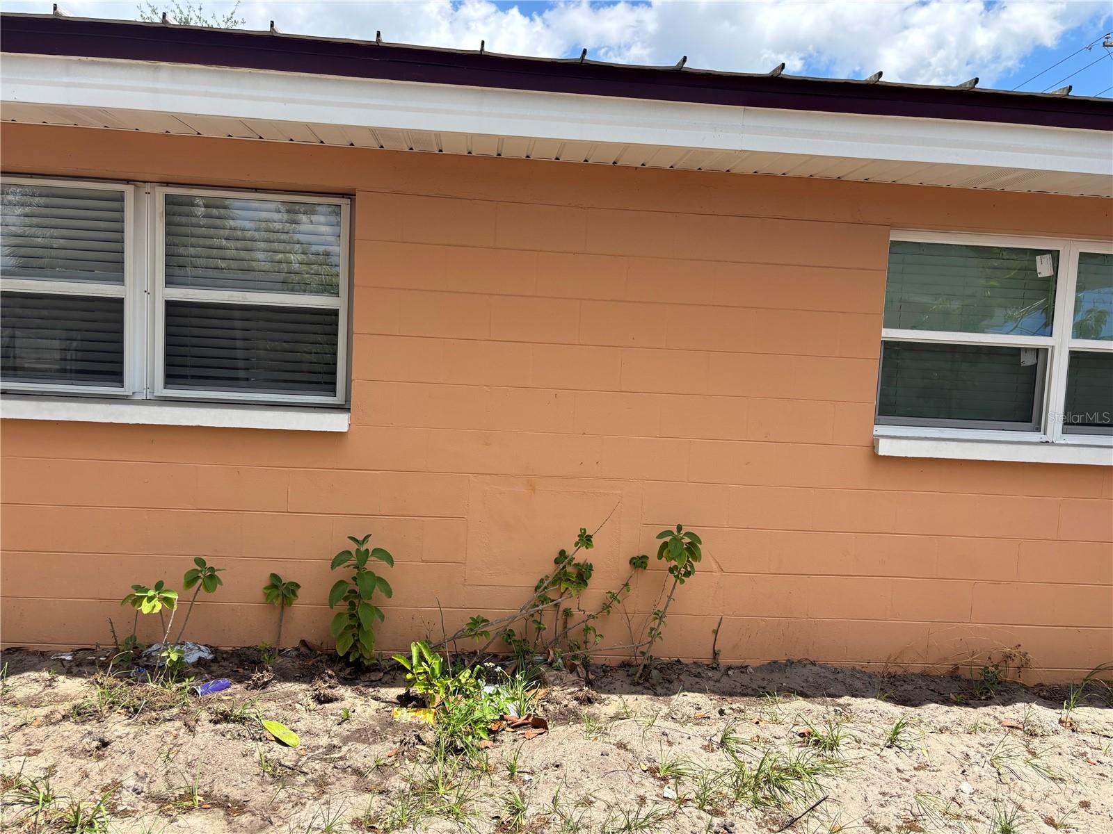 1320 LARSEN LN — photo 4