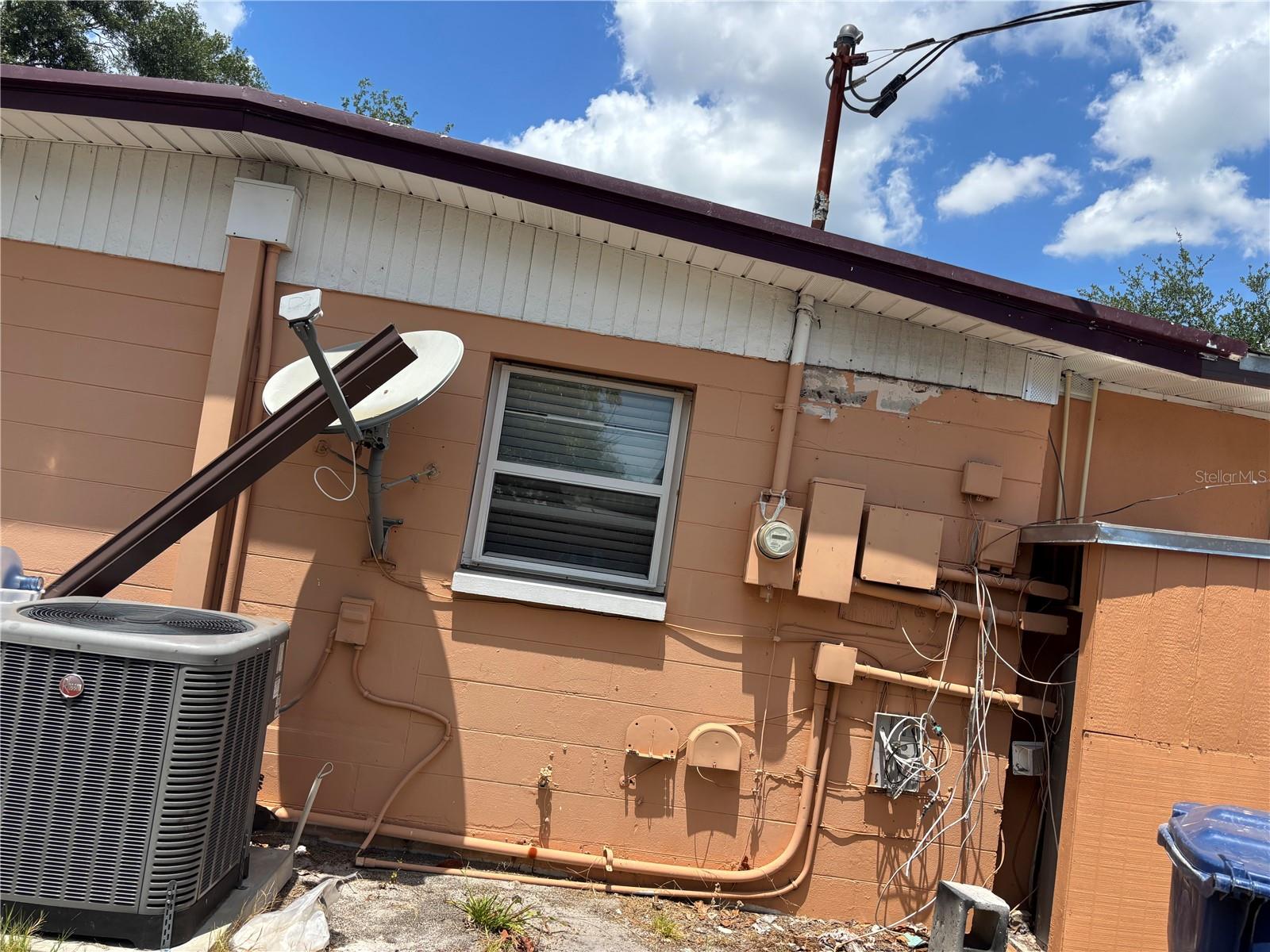 1320 LARSEN LN — photo 5