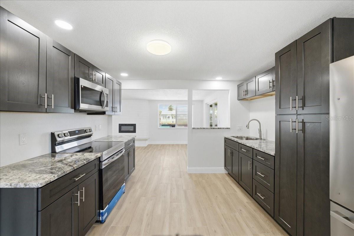 13902 BARNARD AVE — photo 7