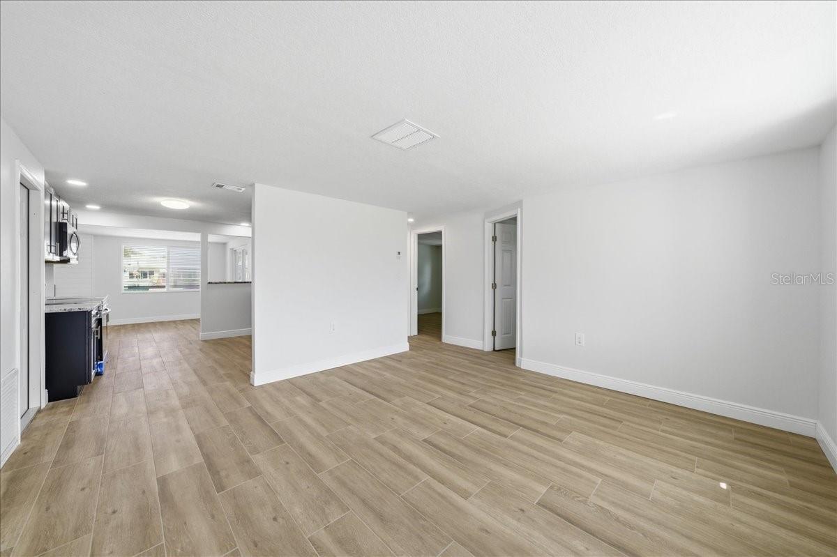 13902 BARNARD AVE — photo 5