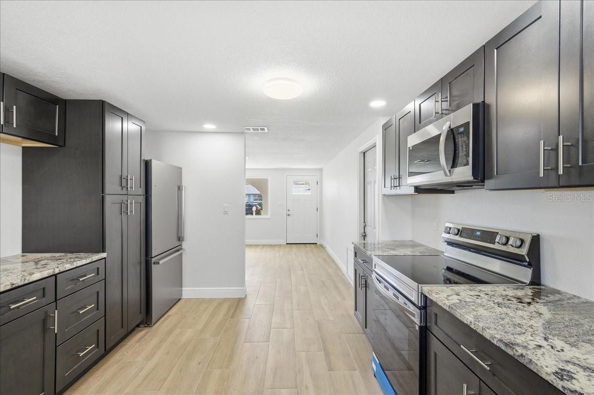 13902 BARNARD AVE — photo 8