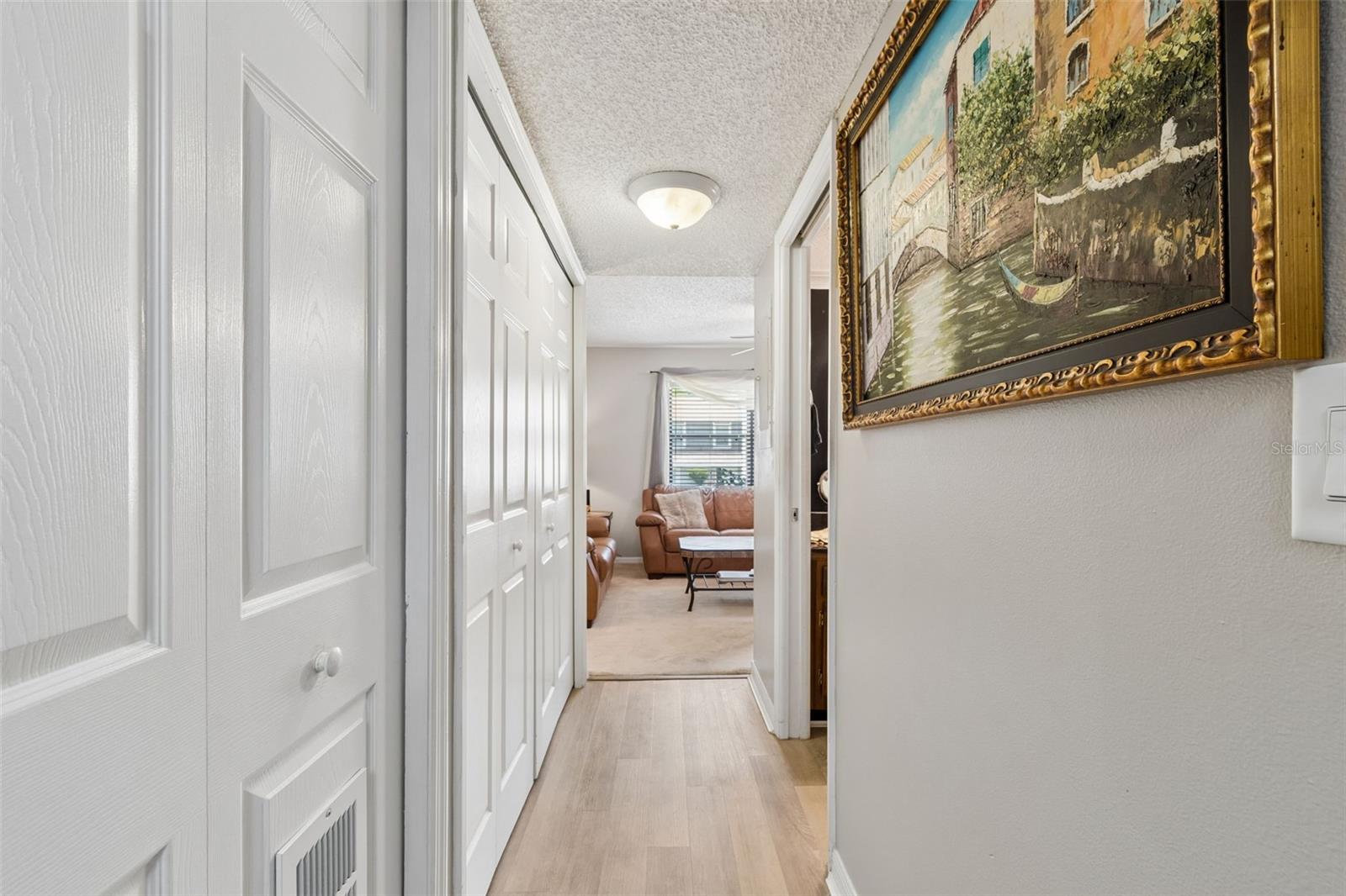 1319 ABBEY CRESCENT LN — photo 27
