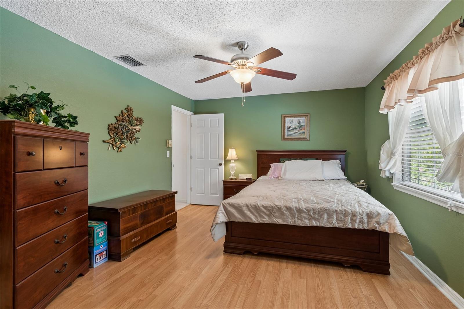 1319 ABBEY CRESCENT LN — photo 39