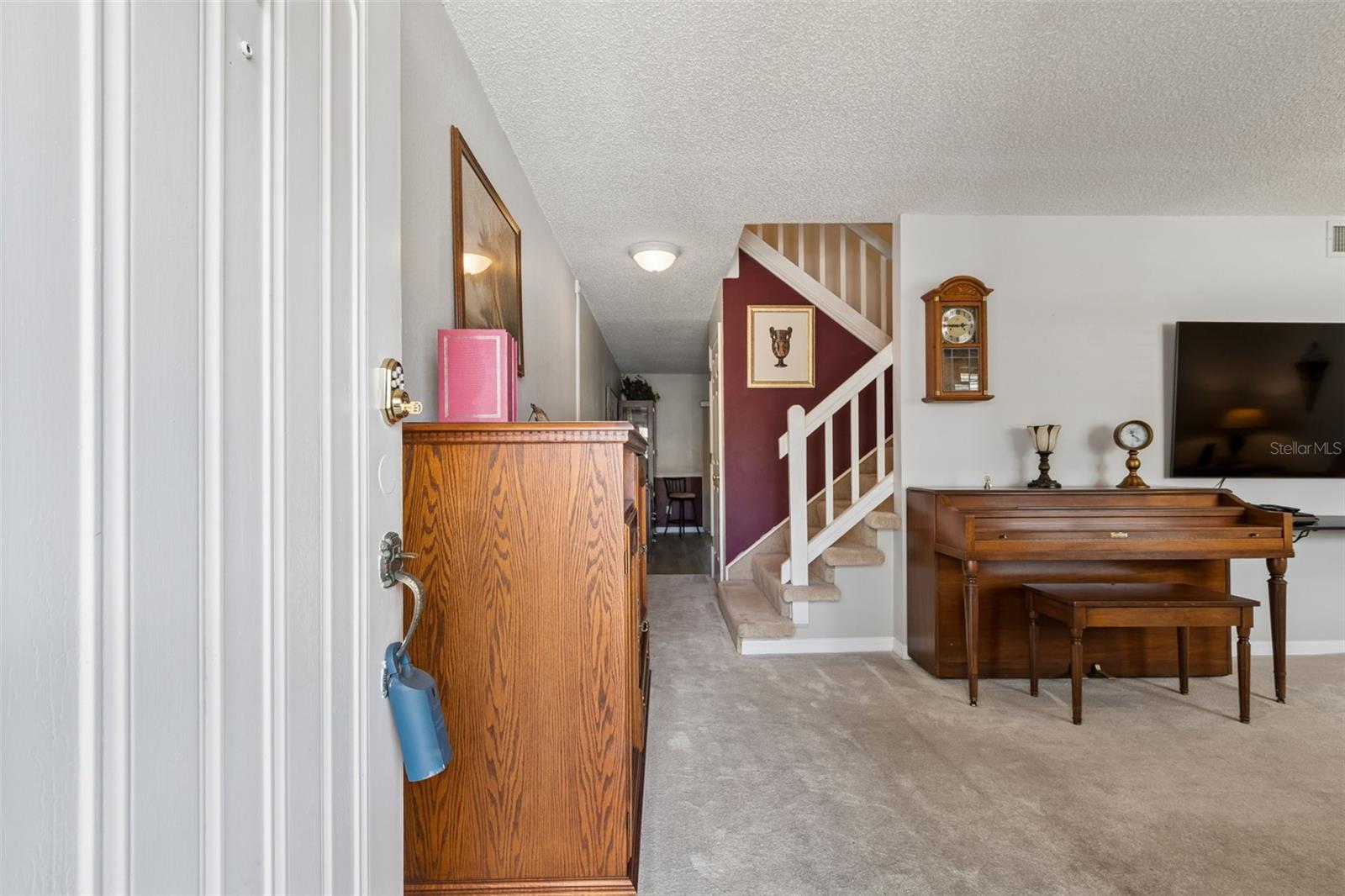 1319 ABBEY CRESCENT LN — photo 6
