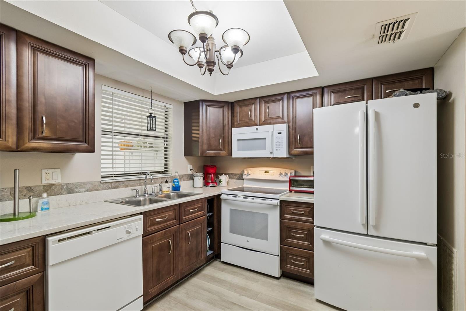 1319 ABBEY CRESCENT LN — photo 11
