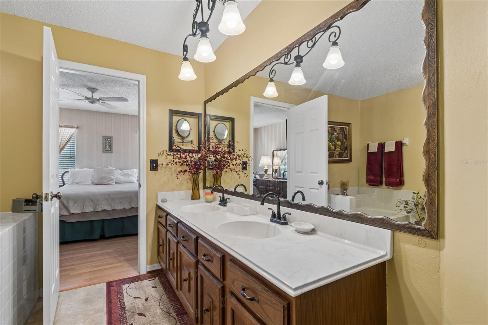 1319 ABBEY CRESCENT LN — photo 31