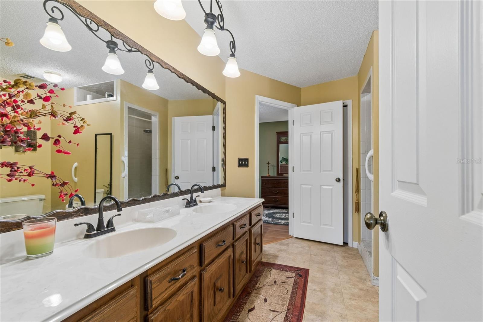 1319 ABBEY CRESCENT LN — photo 32