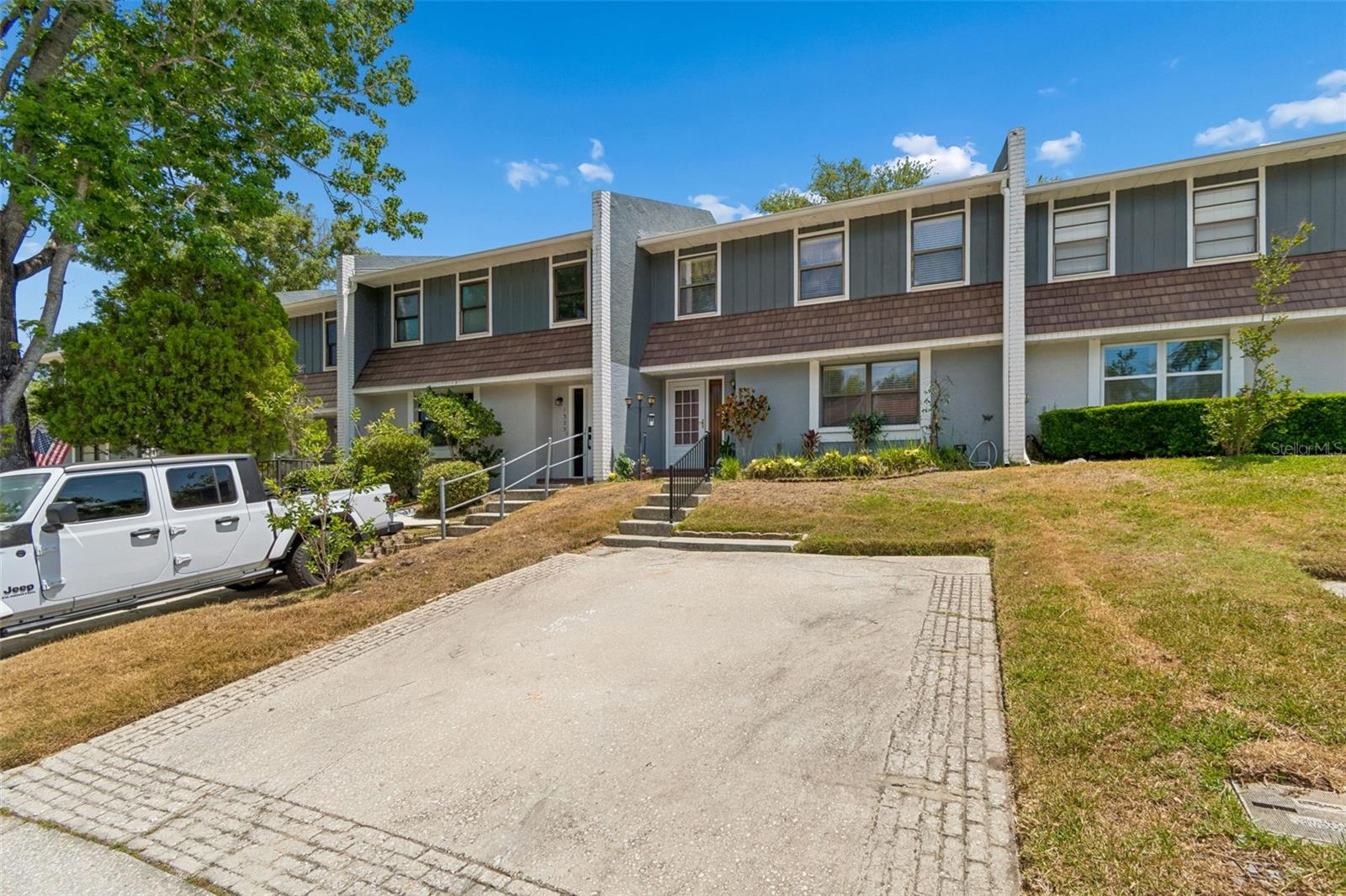 1319 ABBEY CRESCENT LN — photo 52