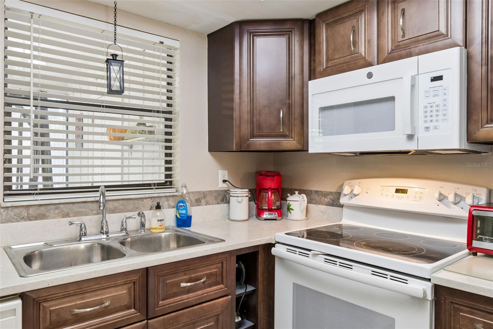1319 ABBEY CRESCENT LN — photo 12