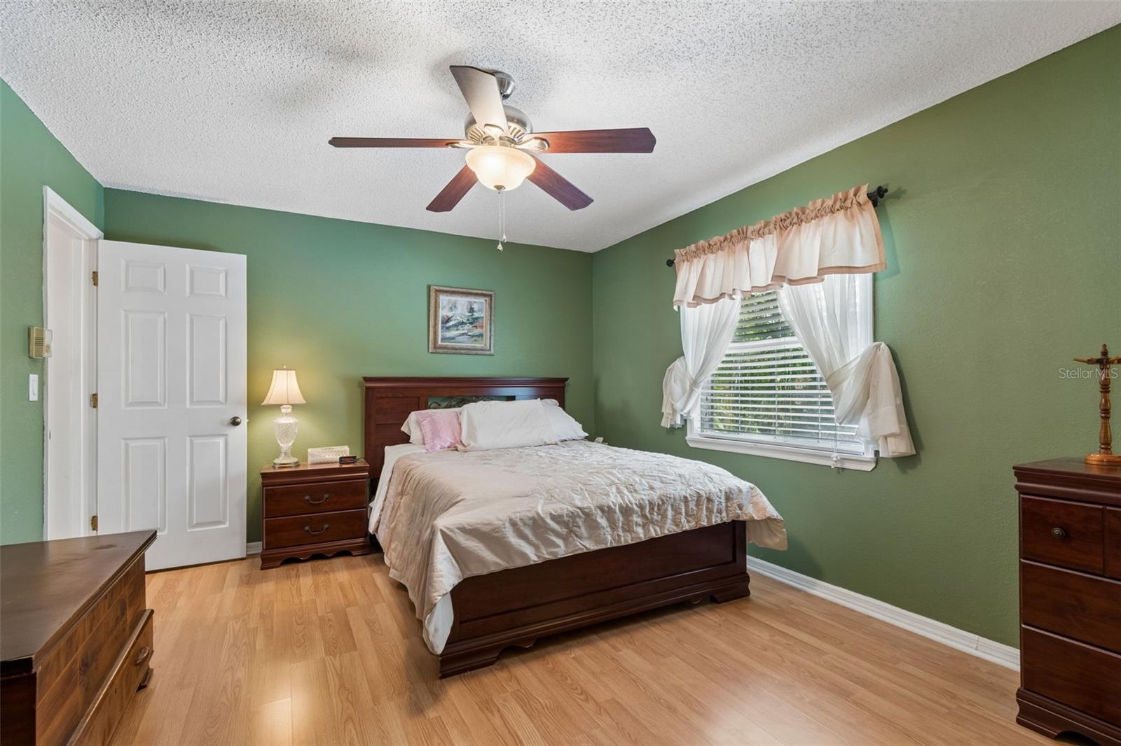 1319 ABBEY CRESCENT LN — photo 38