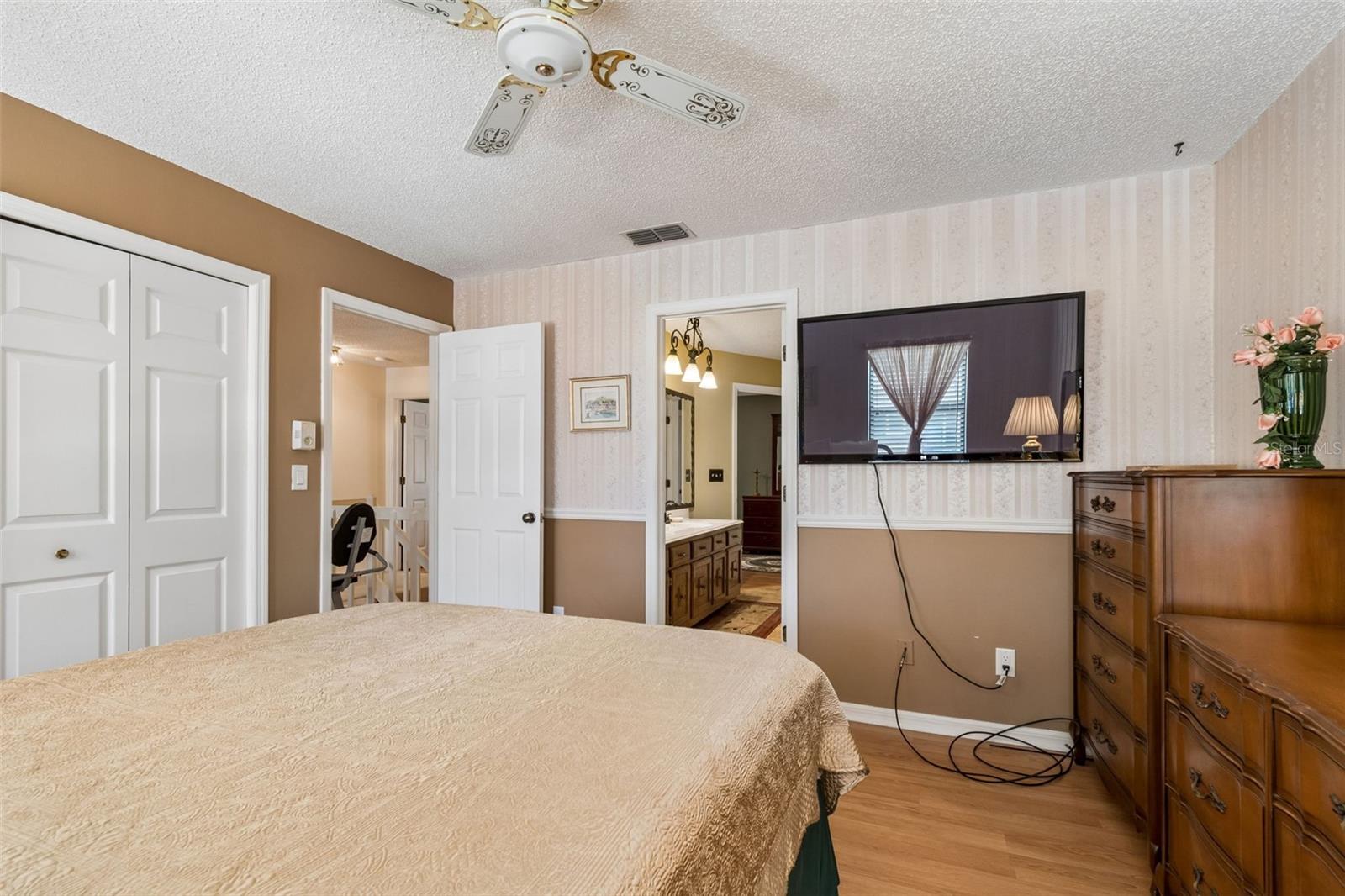 1319 ABBEY CRESCENT LN — photo 37
