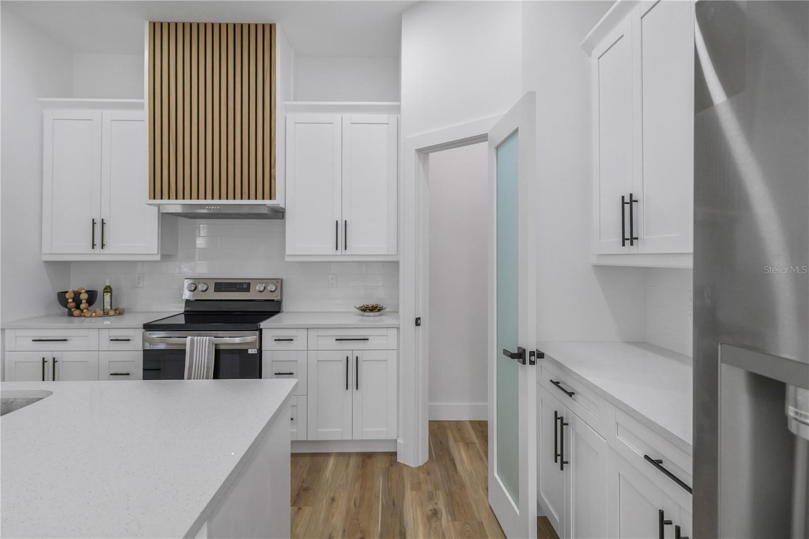 8526 INDIES DR — photo 10