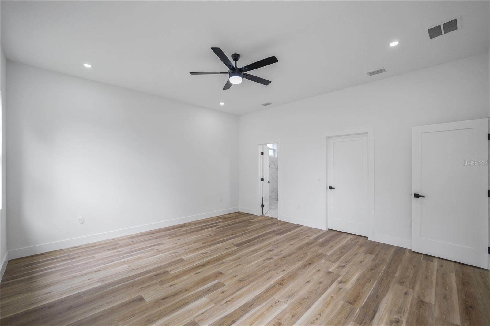 8526 INDIES DR — photo 20