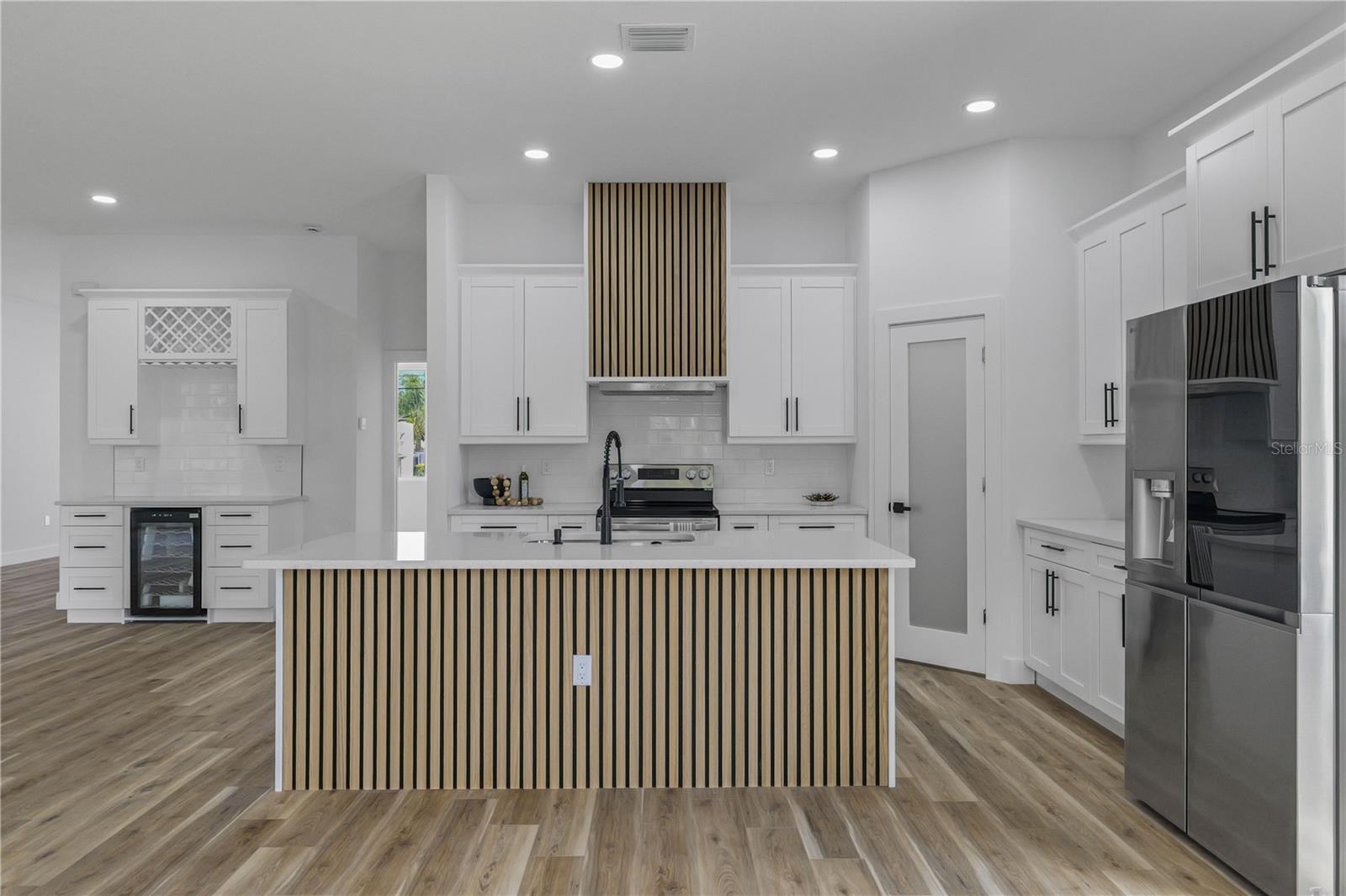 8526 INDIES DR — photo 9