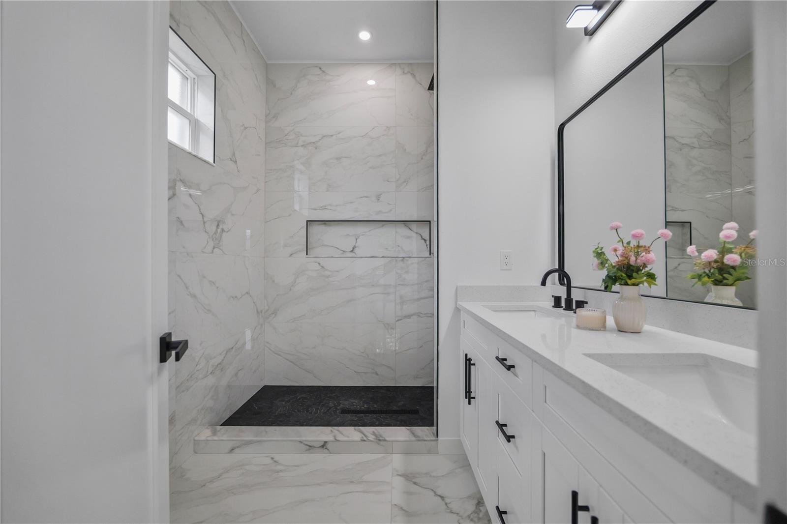 8526 INDIES DR — photo 13