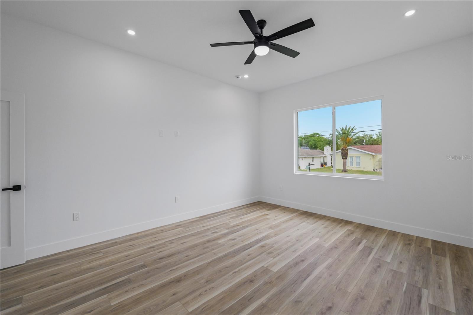 8526 INDIES DR — photo 18