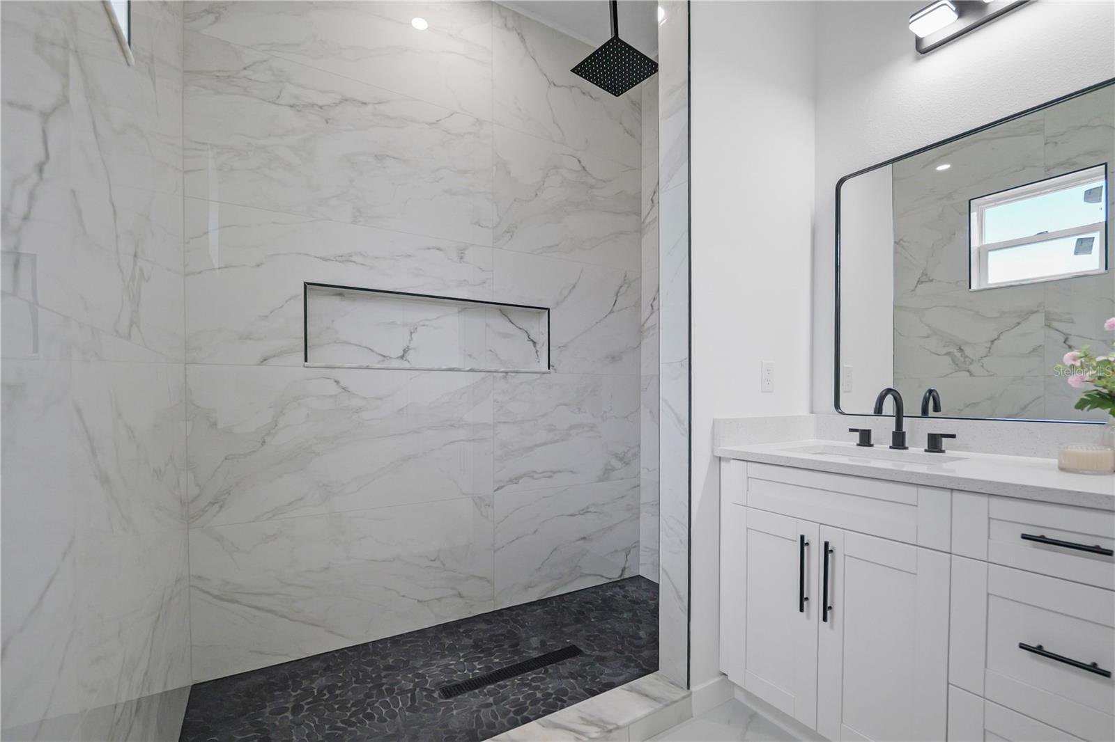8526 INDIES DR — photo 12