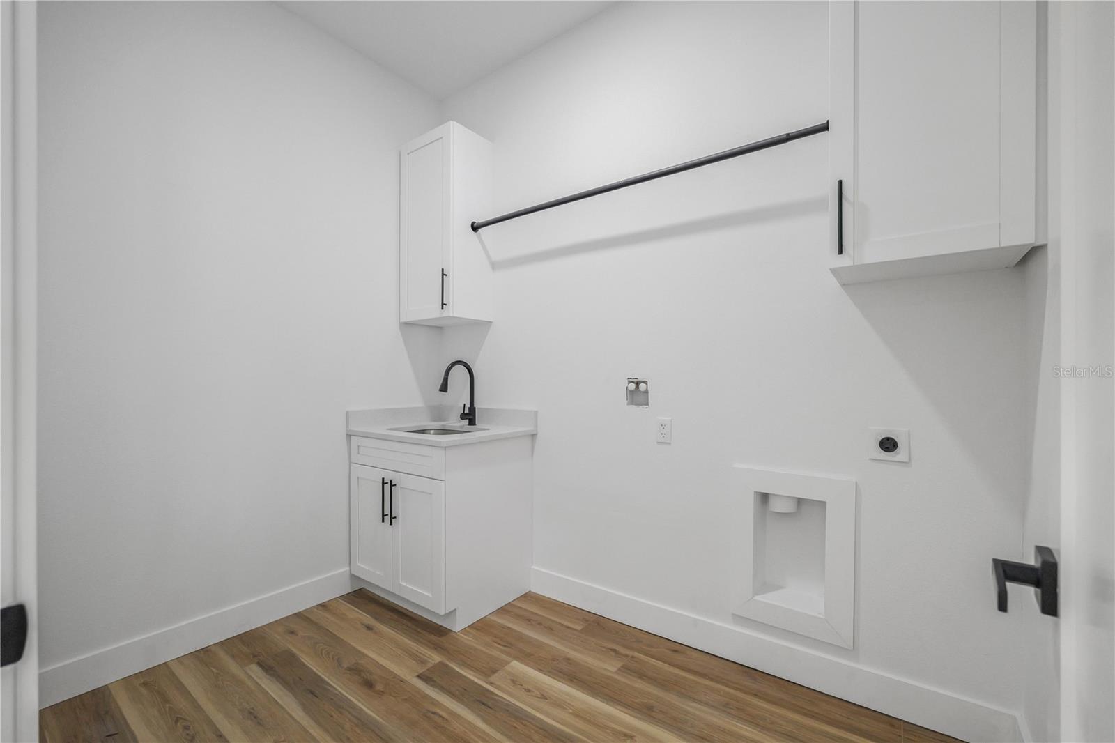 8526 INDIES DR — photo 16