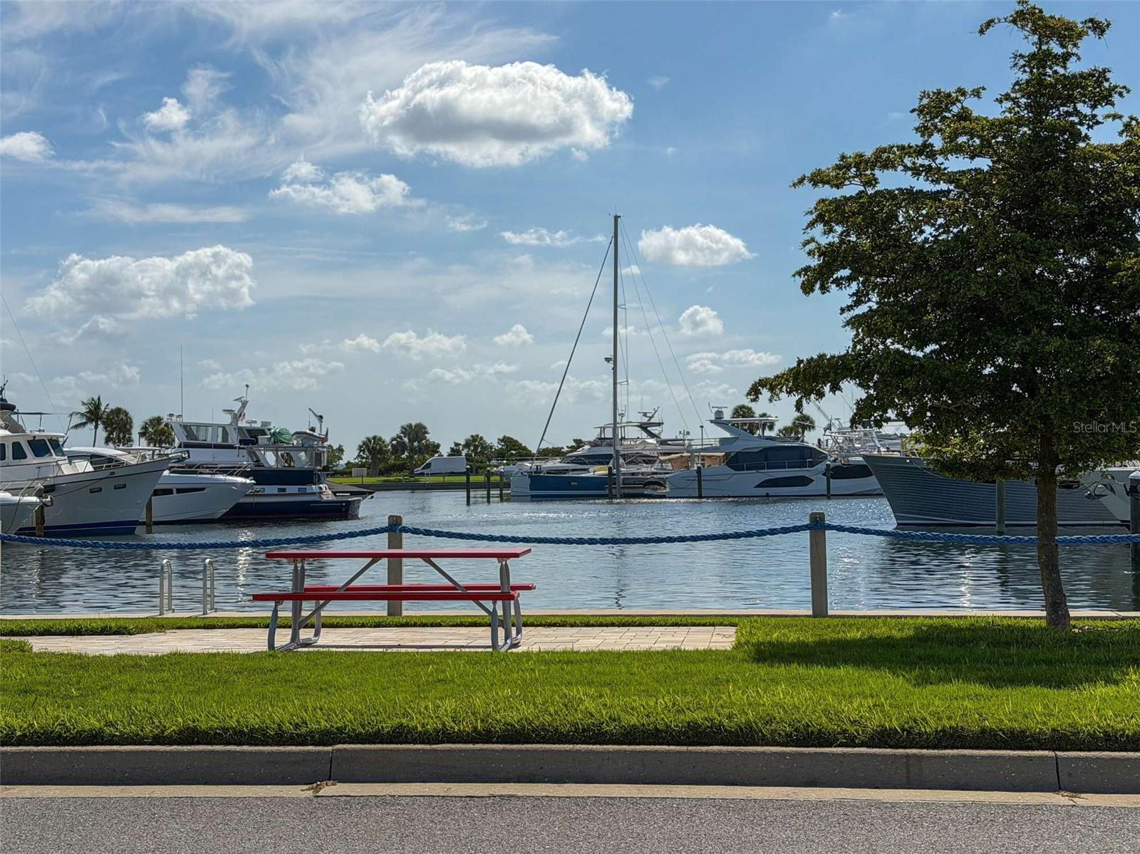 2013 HARBOUR LINKS DR #2013 — photo 48