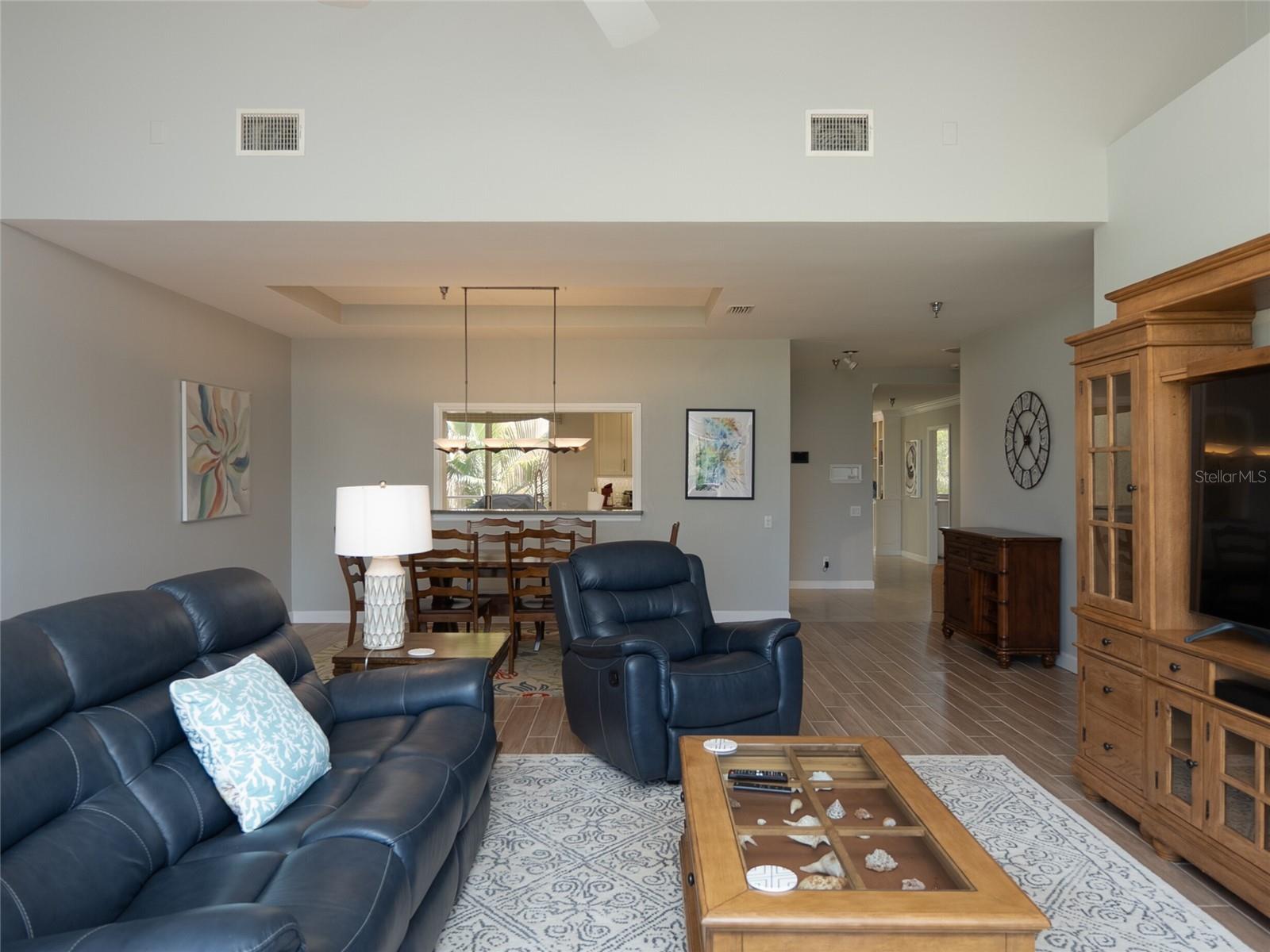 2013 HARBOUR LINKS DR #2013 — photo 27