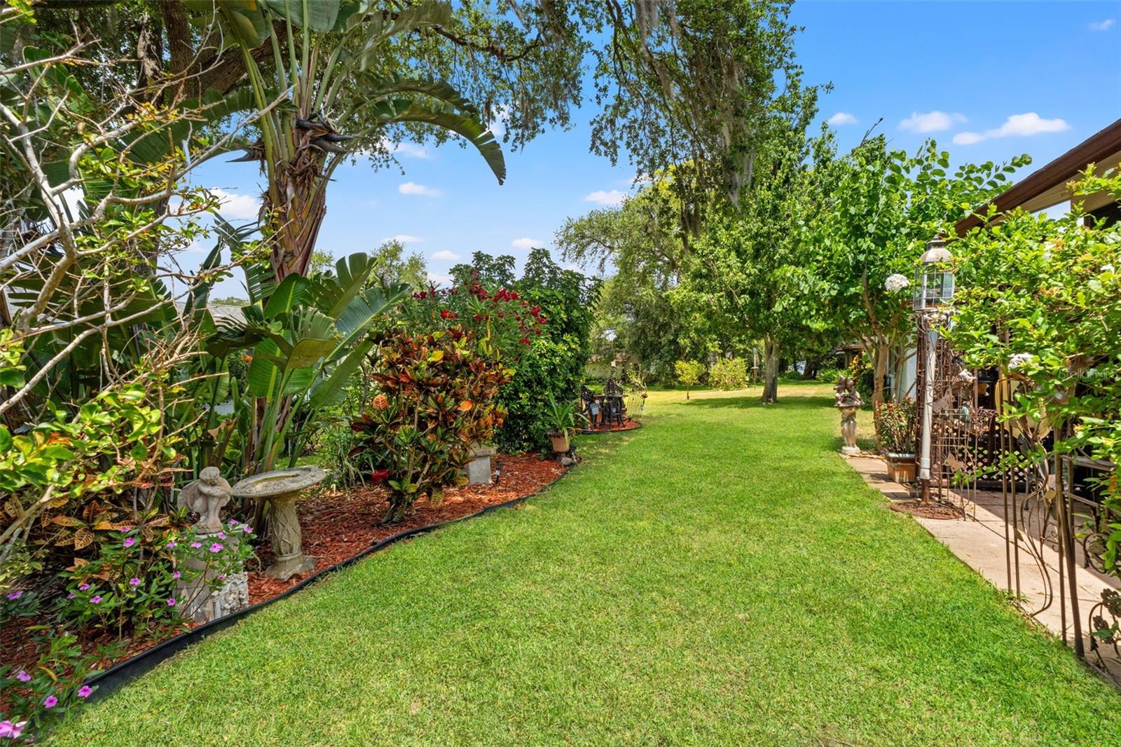 10541 GREEN MEADOW LN — photo 24