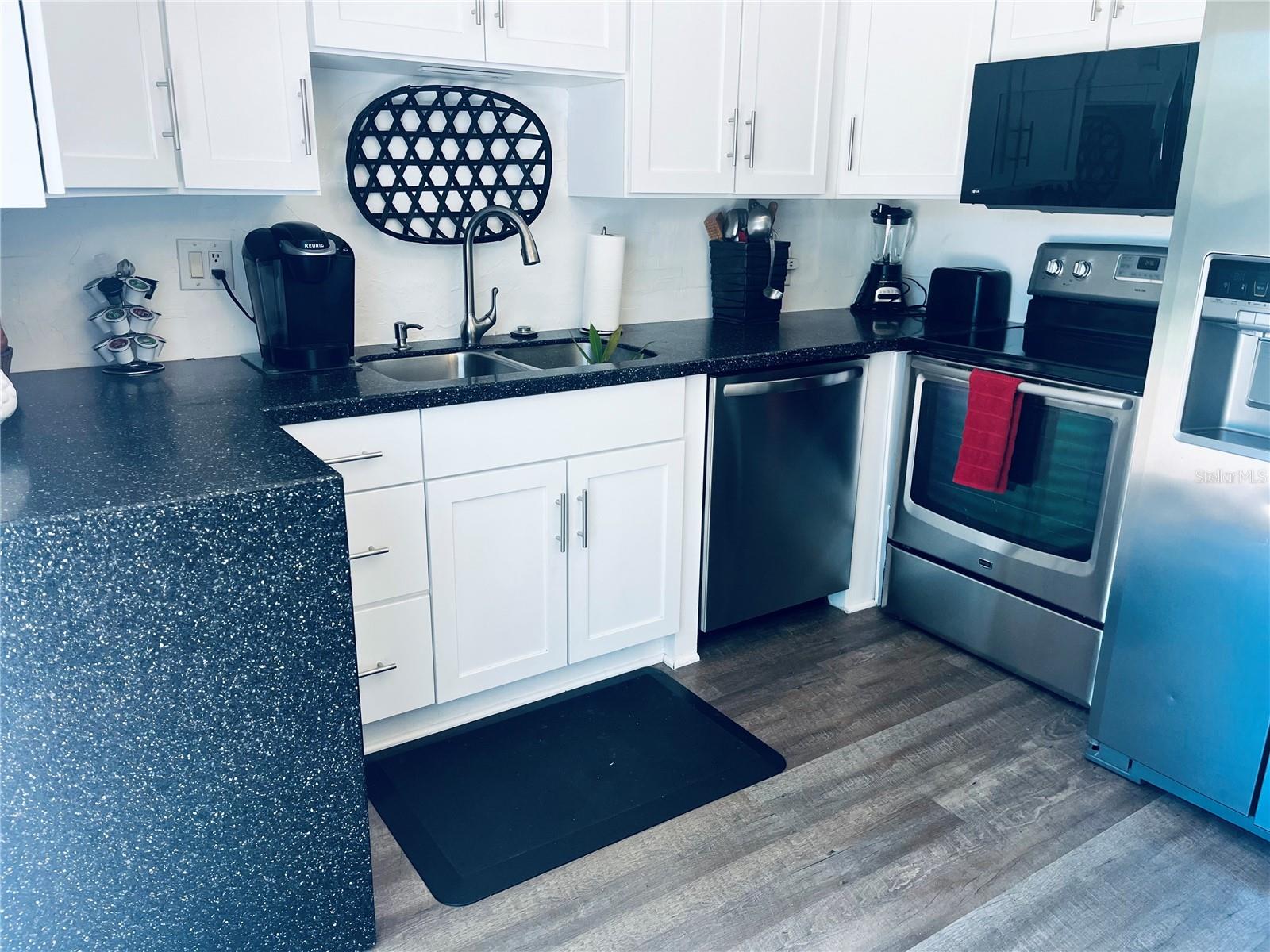 551 ORANGEWOOD DR — photo 9
