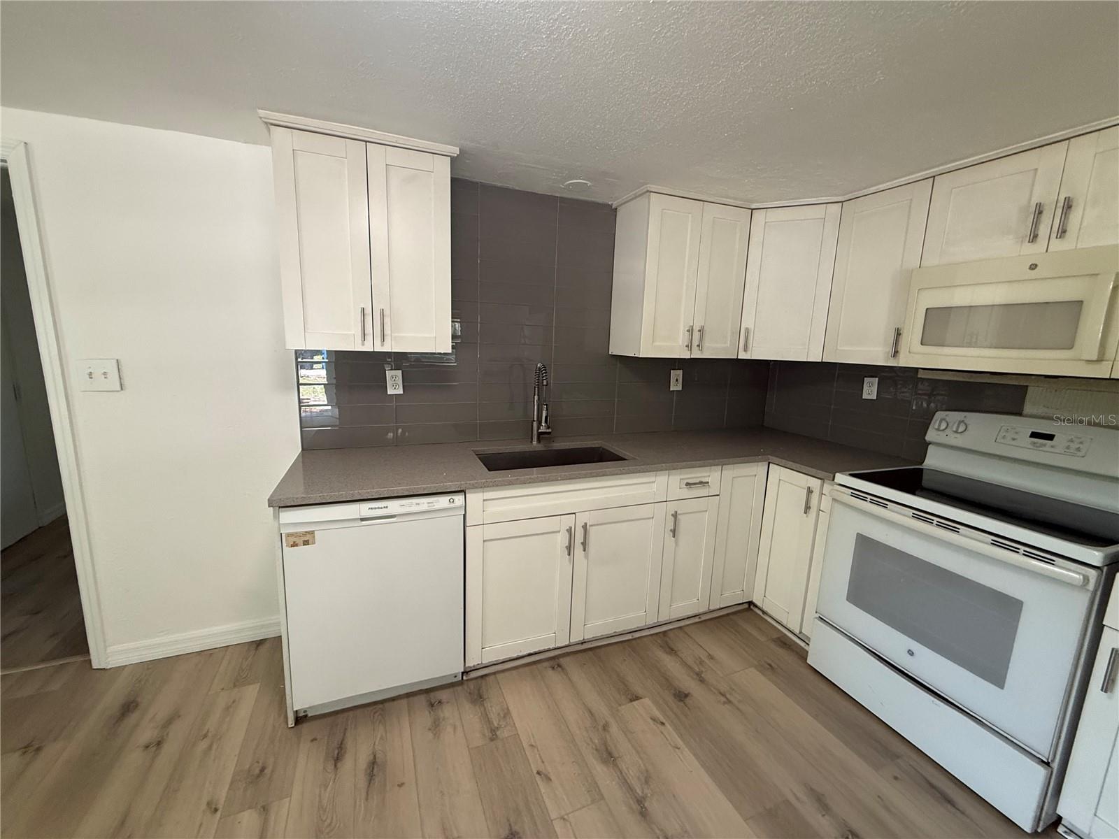 3424 MAZE LN — photo 15