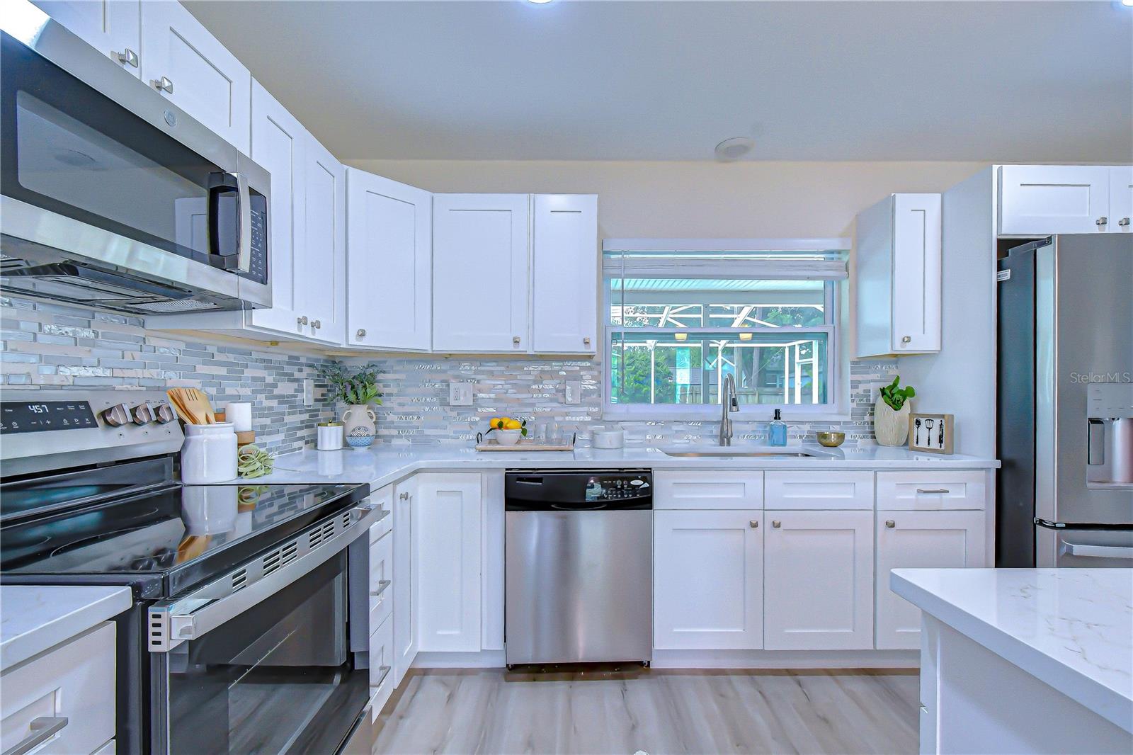 2167 LAKEVIEW RD — photo 3