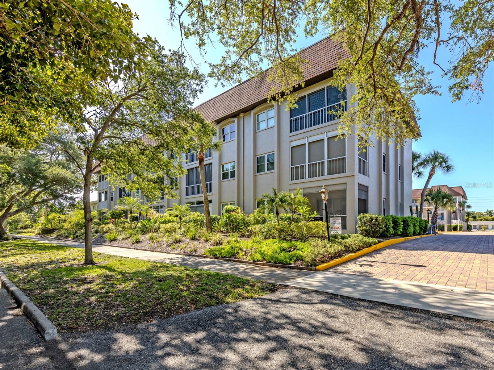 101 PARK BLVD S #106 — photo 31
