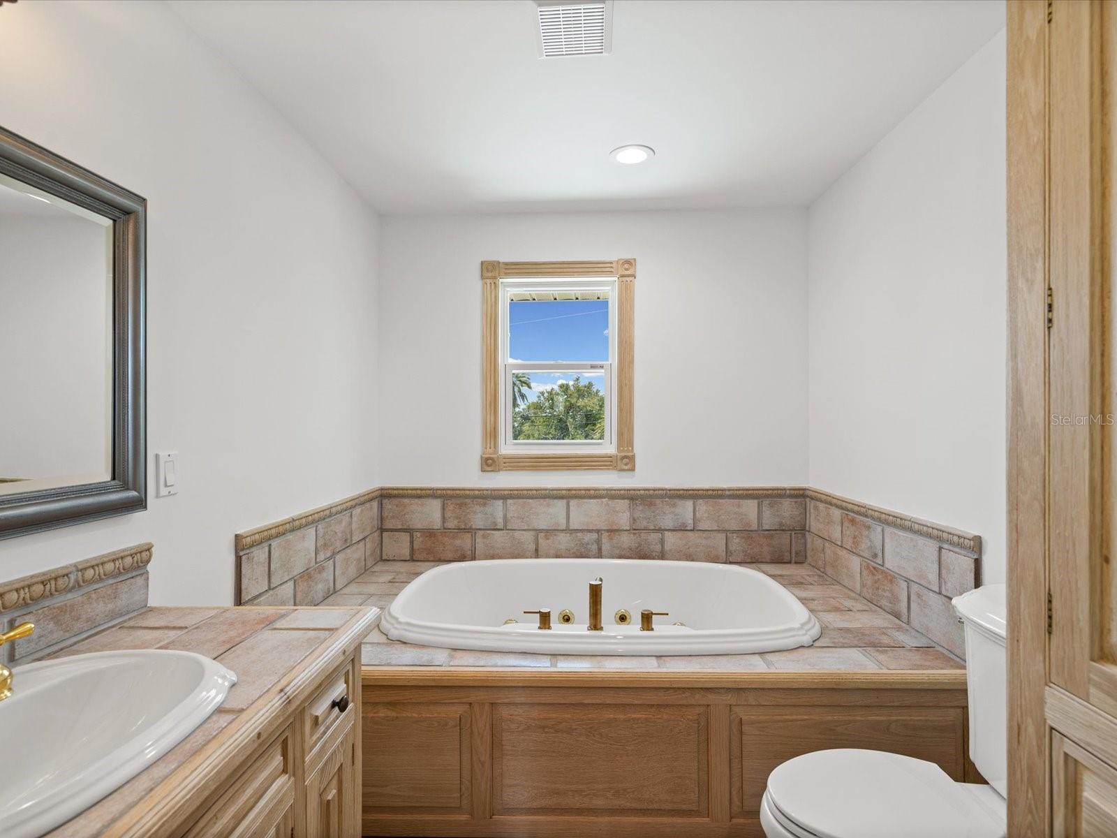 1647 SEA BREEZE DR — photo 25