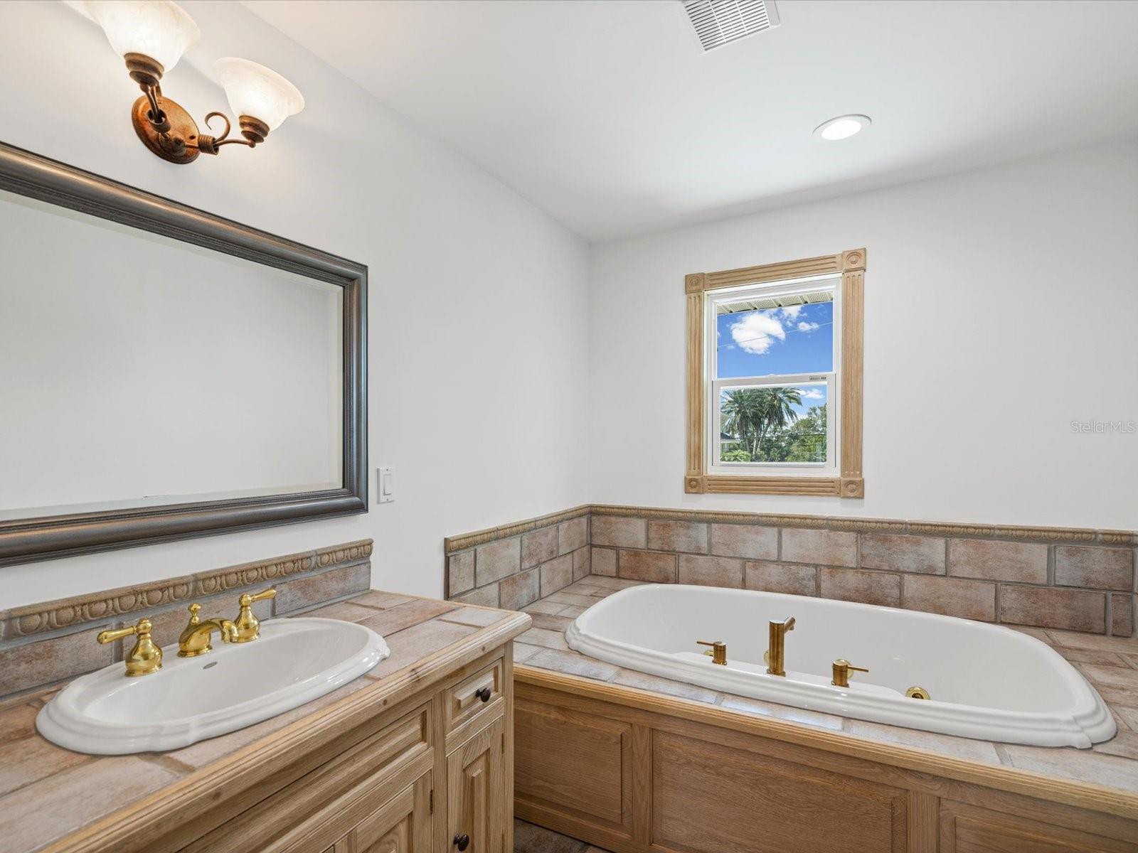 1647 SEA BREEZE DR — photo 24