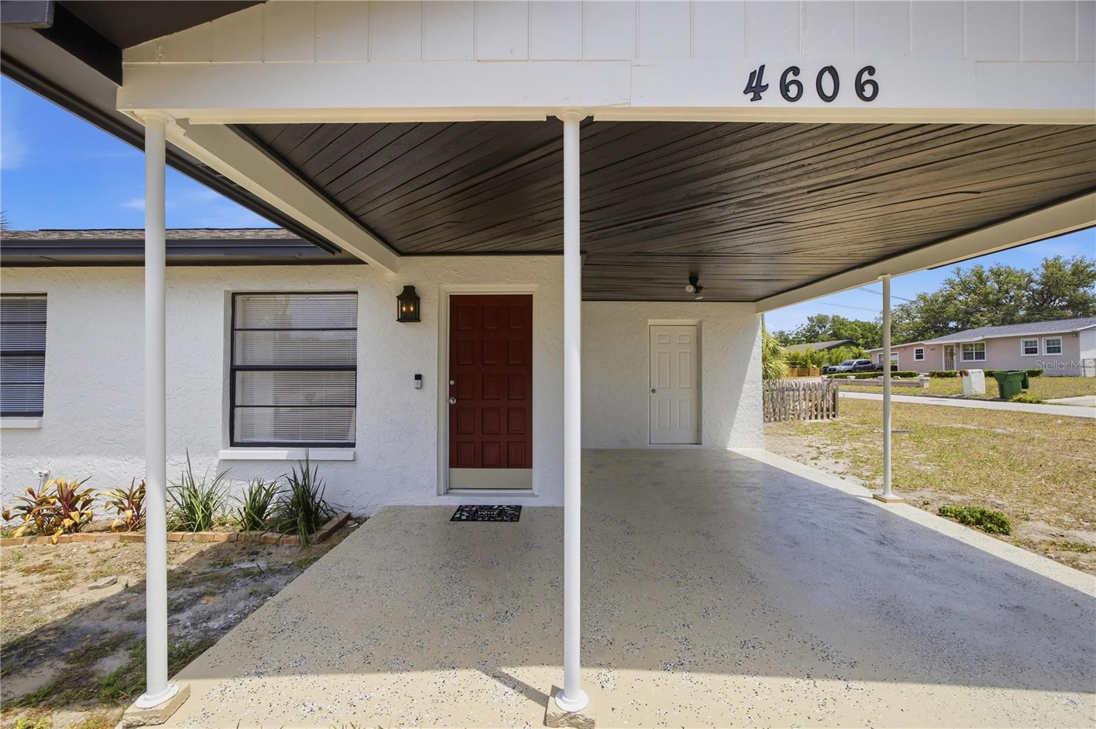4606 E LINEBAUGH AVE — photo 2