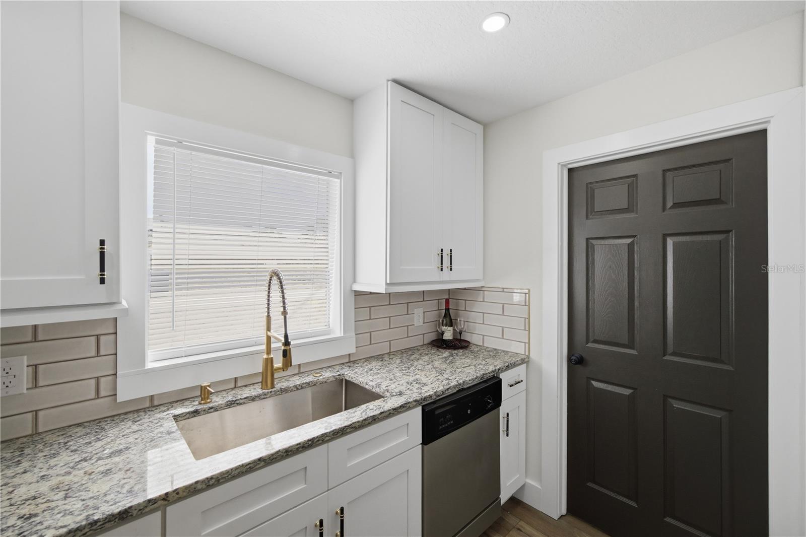 4606 E LINEBAUGH AVE — photo 13