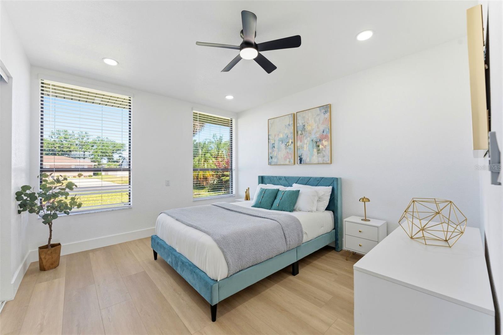 3917 E EDEN ROC CIR — photo 15