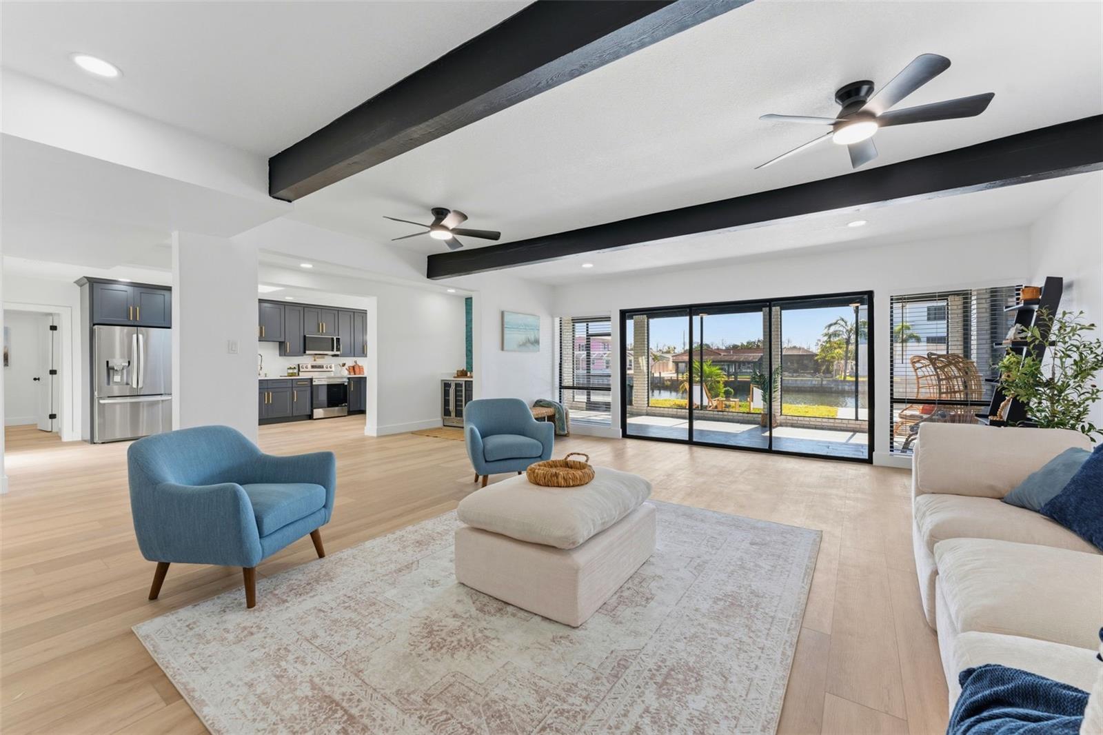 3917 E EDEN ROC CIR — photo 33