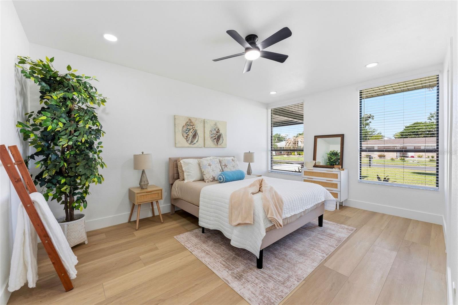 3917 E EDEN ROC CIR — photo 14