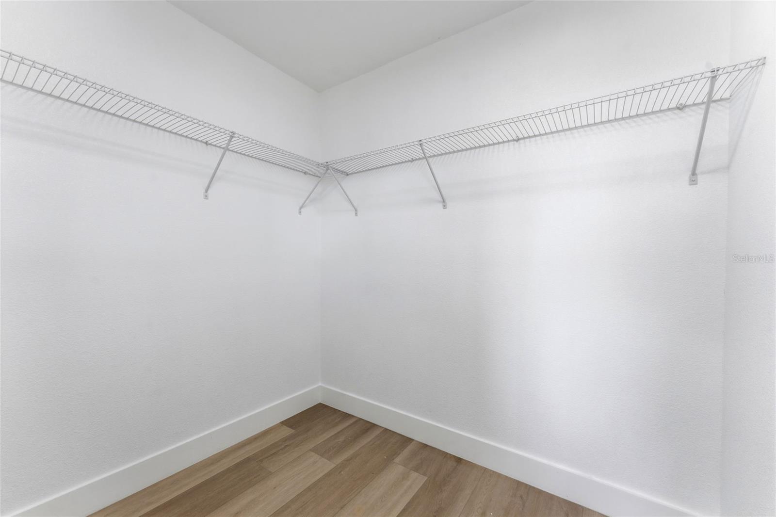 3917 E EDEN ROC CIR — photo 32