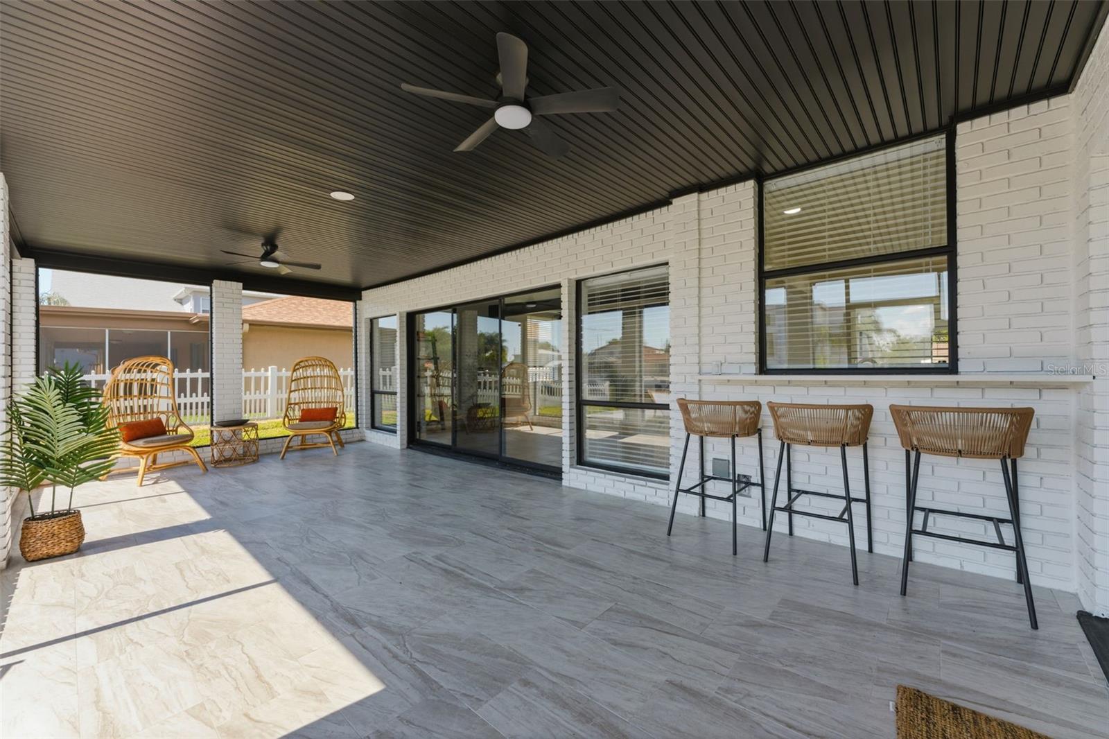 3917 E EDEN ROC CIR — photo 11