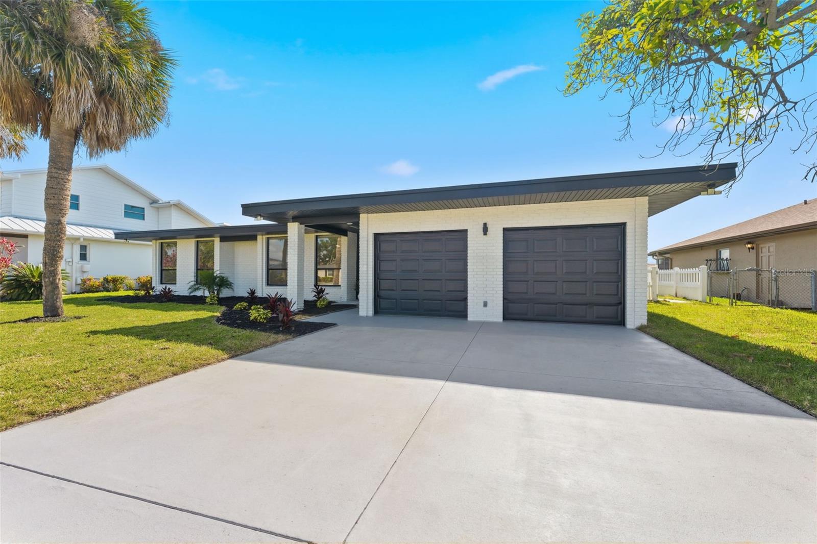 3917 E EDEN ROC CIR — photo 50