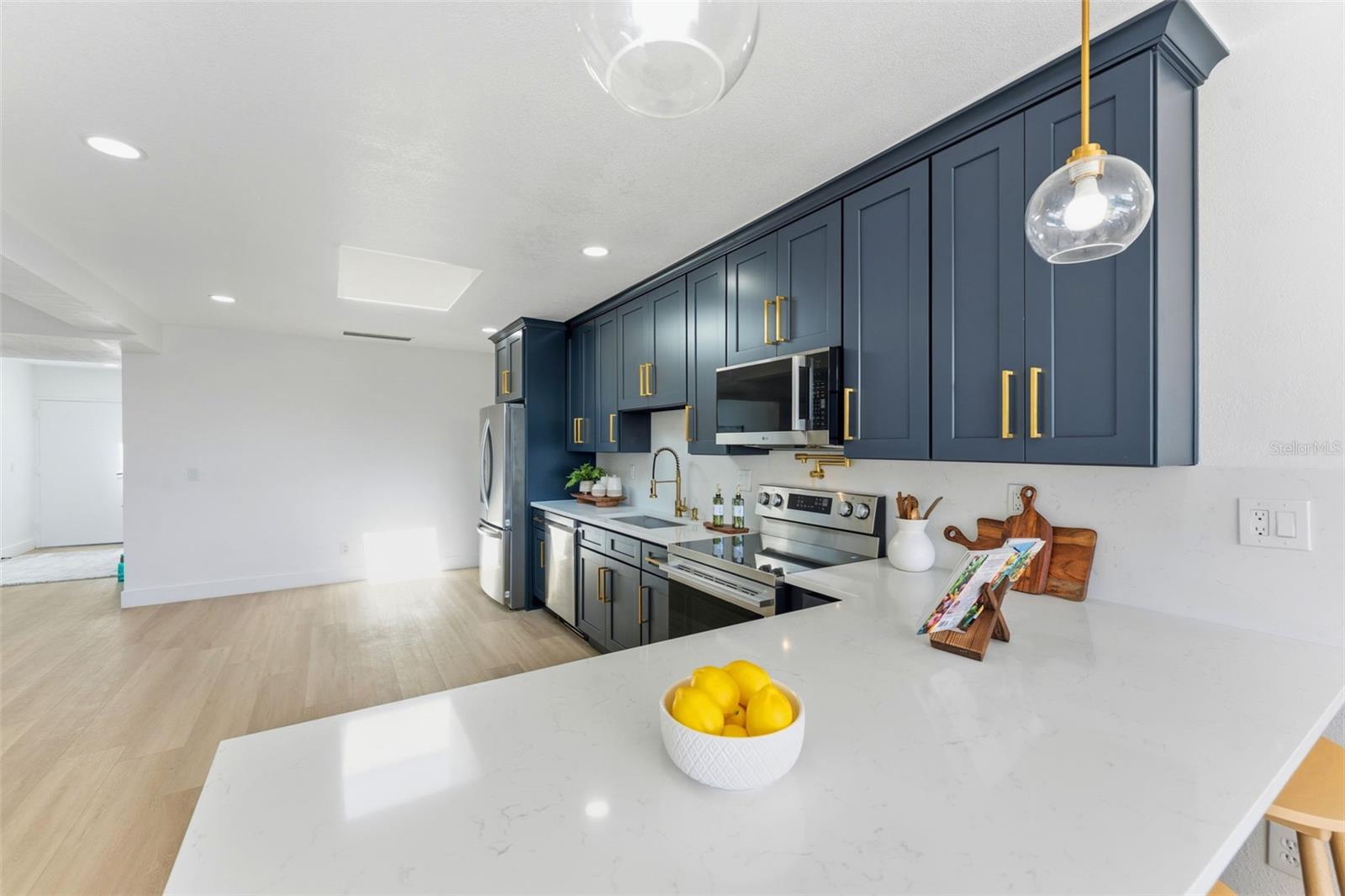 3917 E EDEN ROC CIR — photo 40