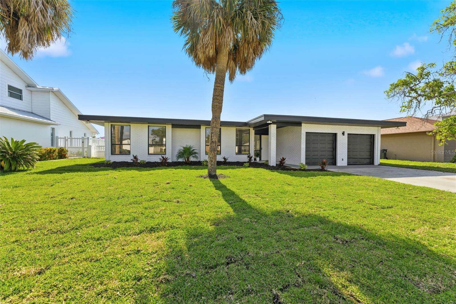 3917 E EDEN ROC CIR — photo 49
