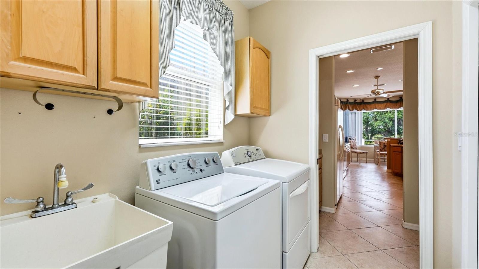 5704 WHITE JASMINE WAY — photo 34