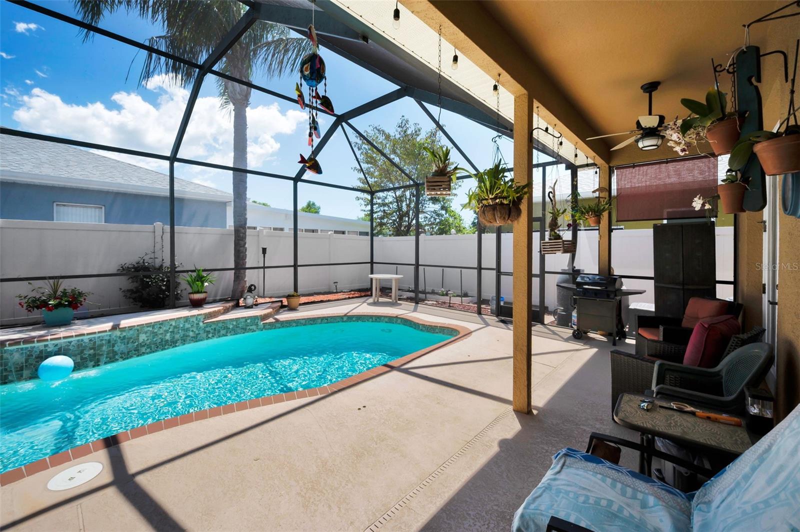 8202 WILD OAKS CIR — photo 40