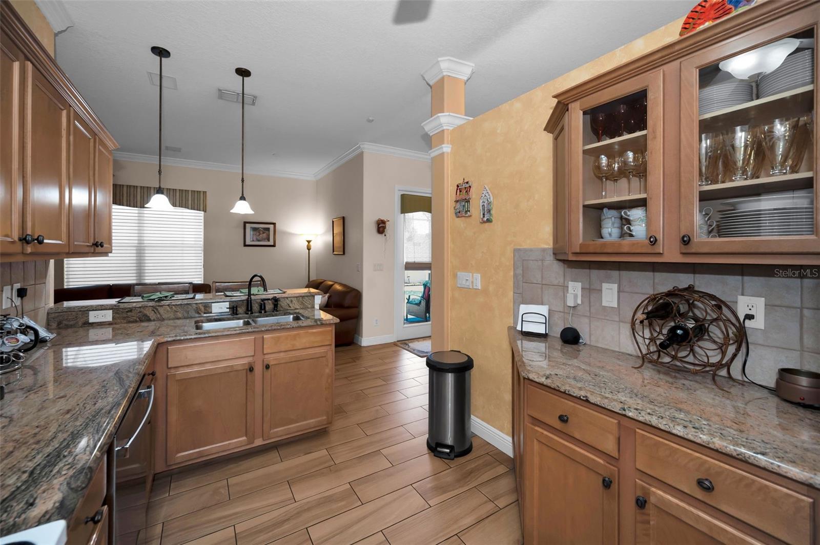 8202 WILD OAKS CIR — photo 20