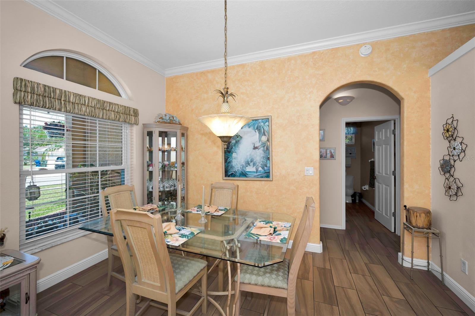 8202 WILD OAKS CIR — photo 12