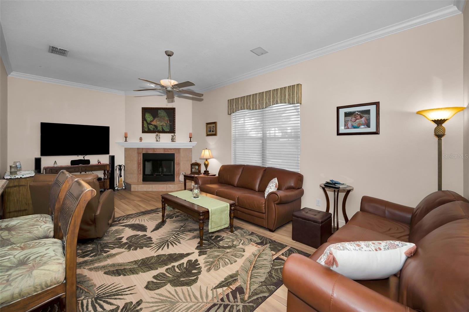 8202 WILD OAKS CIR — photo 24