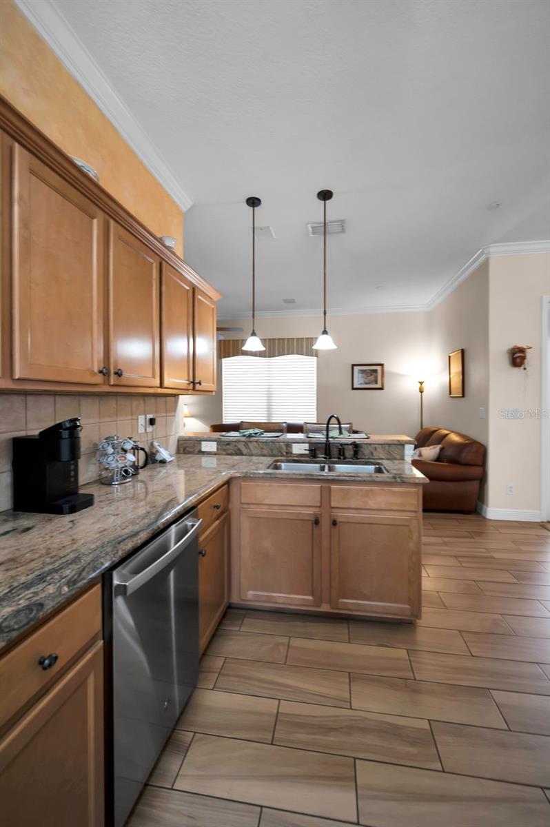 8202 WILD OAKS CIR — photo 19