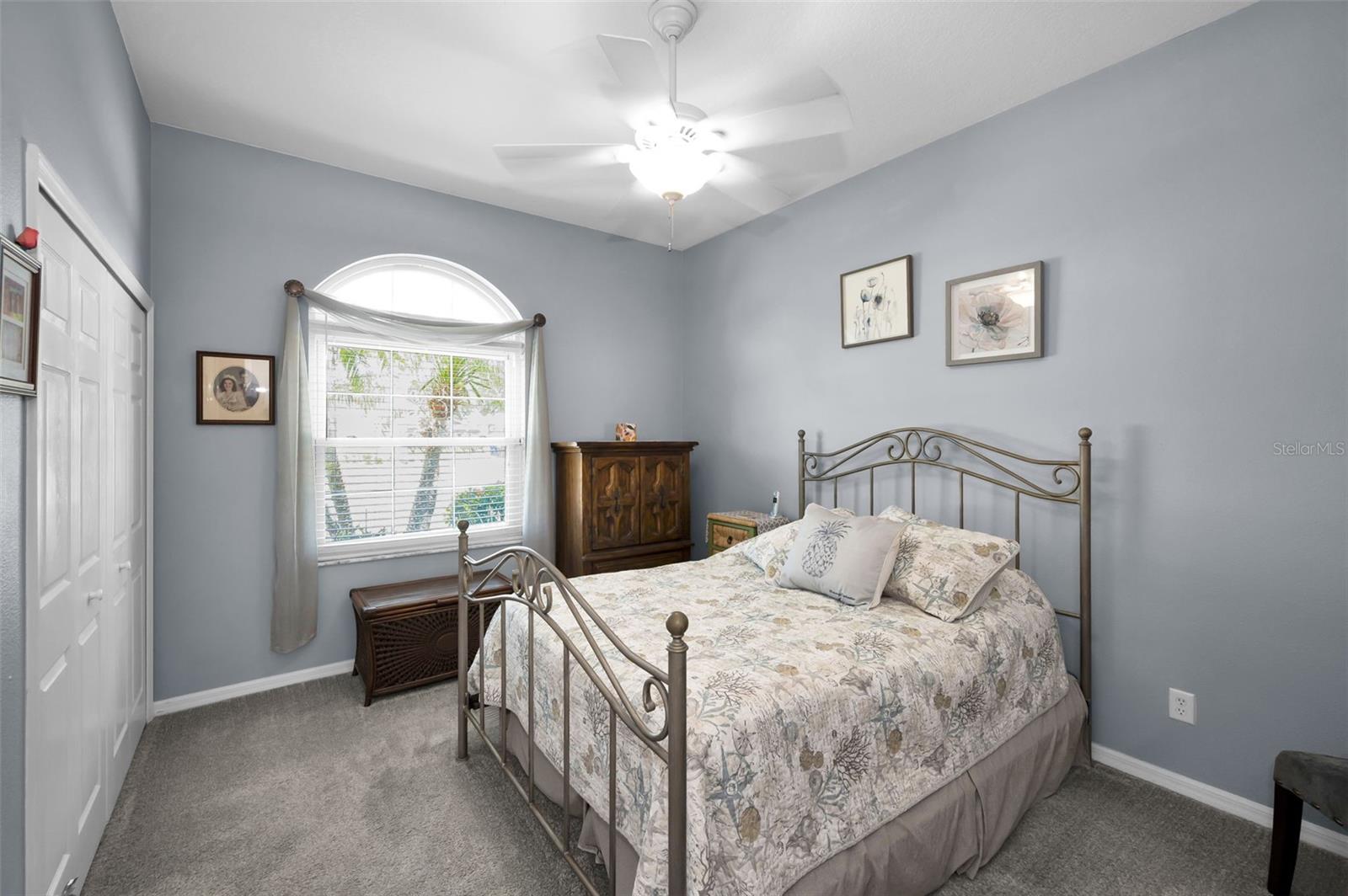8202 WILD OAKS CIR — photo 33