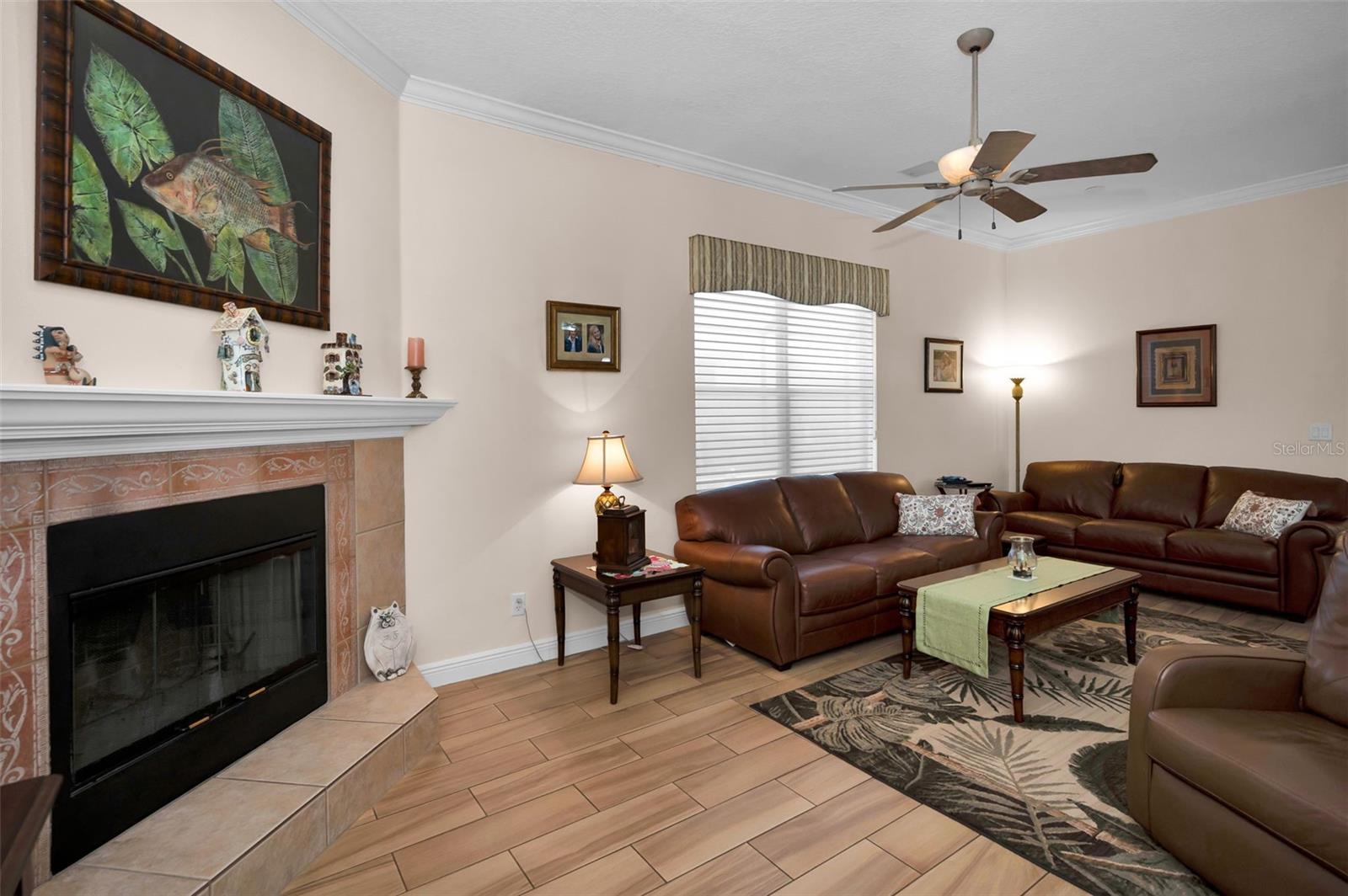 8202 WILD OAKS CIR — photo 26